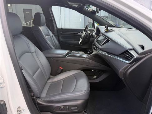 Used 2023 Buick Enclave Essence image 12