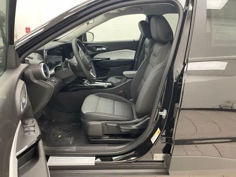 New 2026 Chevrolet Trax LT w/ Driver Confidence Package FWD image 8