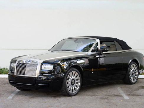 Used 2016 Rolls-Royce Phantom Drophead Coupe image 6