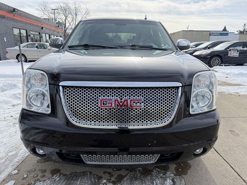 Used 2010 GMC Yukon Denali image 2