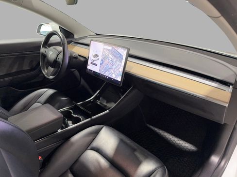 Used 2019 Tesla Model 3 Standard Range image 24