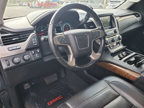 Used 2020 GMC Yukon Denali w/ Denali Ultimate Black Edition AWD/4WD image 9