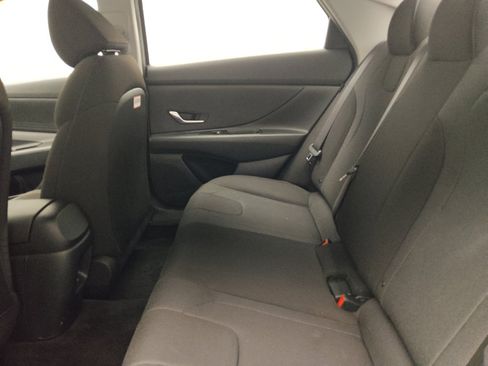 Used 2025 Hyundai Elantra SE FWD image 18