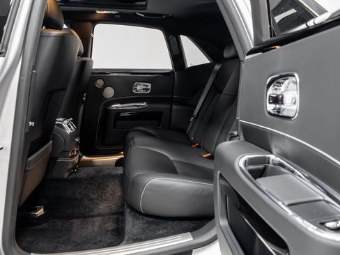 Used 2015 Rolls-Royce Ghost image 42