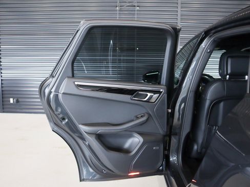 Certified 2024 Porsche Macan AWD/4WD image 25