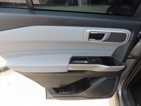 Certified 2023 Ford Explorer XLT w/ Equipment Group 202A RWD image 18