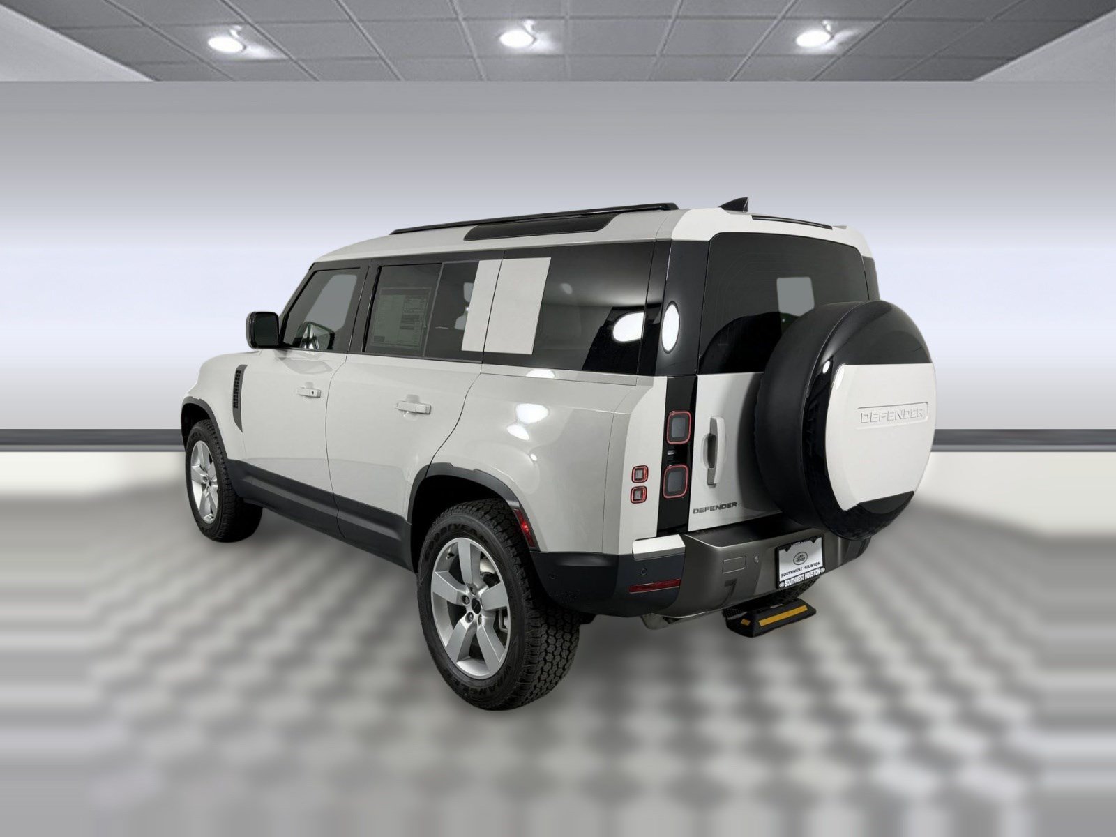Used 2026 Land Rover Defender 110 S AWD/4WD image 3