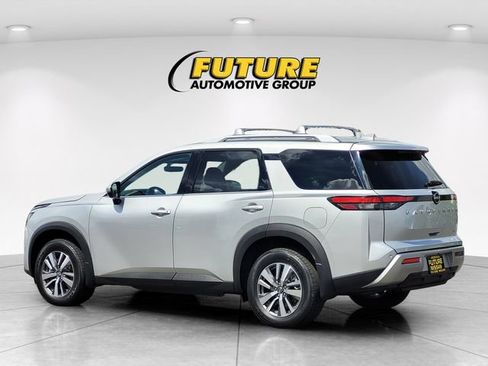 Certified 2024 Nissan Pathfinder SL w/ Cargo Package FWD image 7