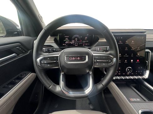 Used 2026 GMC Acadia Elevation w/ Elevation Premium Package FWD image 13