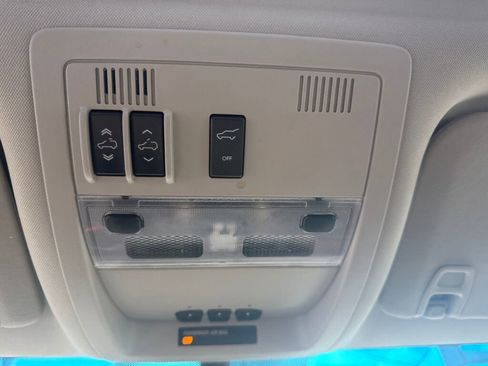 Used 2011 Chevrolet Tahoe LT image 19