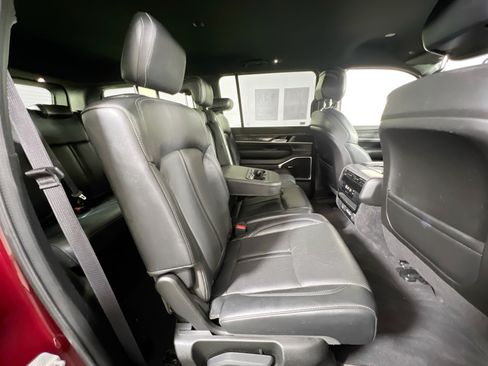 Used 2022 Jeep Wagoneer Series II AWD/4WD image 29