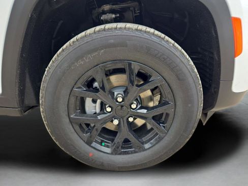 New 2025 Jeep Grand Cherokee Altitude RWD image 33