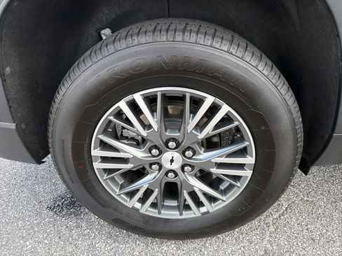 Used 2025 Chevrolet Traverse LT AWD/4WD image 28