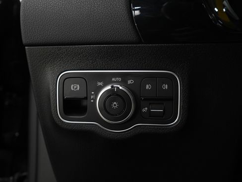 Used 2025 Mercedes-Benz GLA 250 4MATIC image 26