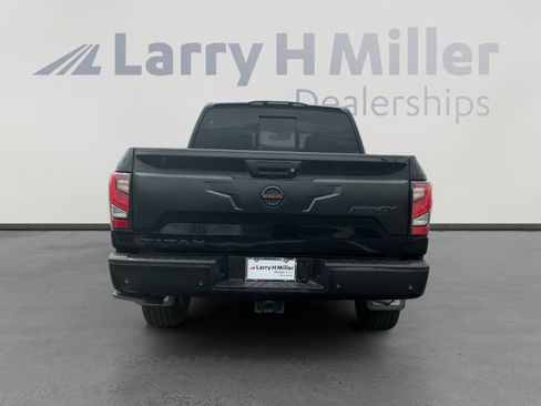 Used 2021 Nissan Titan PRO-4X w/ Pro-4x Convenience Package AWD/4WD image 4