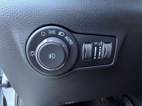 New 2026 Jeep Compass Latitude image 18