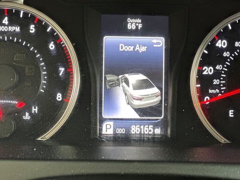 Used 2017 Toyota Camry SE w/ Moonroof Package FWD image 24
