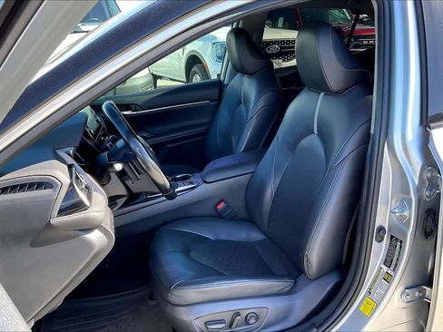 Used 2021 Toyota Camry XSE FWD image 11