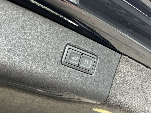 Certified 2025 Bentley Bentayga image 23