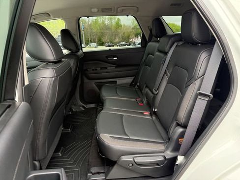 Used 2024 Nissan Pathfinder SL w/ Cargo Package image 20