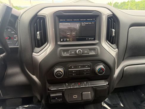Used 2019 Chevrolet Silverado 1500 Custom Trail Boss w/ Custom Convenience Package AWD/4WD image 22