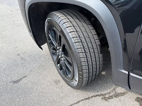 Certified 2023 GMC Acadia SLT w/ Elevation Edition AWD/4WD image 10