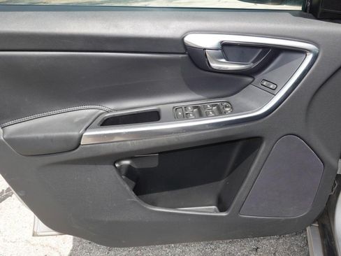Used 2015 Volvo XC60 T5 AWD/4WD image 18