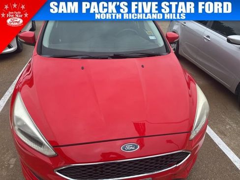 Used 2016 Ford Focus SE w/ SE Sport Package image 2