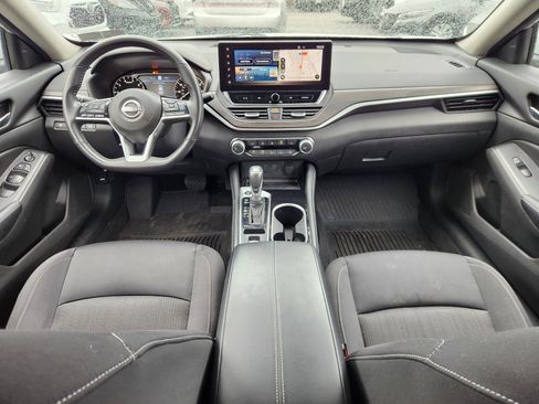 Used 2024 Nissan Altima 2.5 SV w/ SV Premium Package FWD image 8