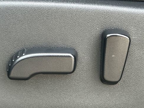 Used 2023 Nissan Frontier SV w/ Technology Package image 43