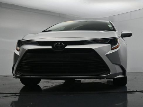 Used 2023 Toyota Corolla LE FWD image 33