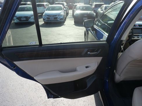 Used 2017 Subaru Outback 2.5i Limited image 23