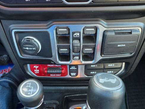 Used 2022 Jeep Wrangler Unlimited Rubicon w/ LED Lighting Group AWD/4WD image 25