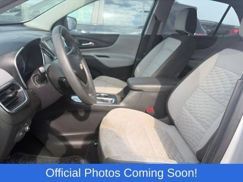 Used 2021 Chevrolet Equinox LS w/ LS Convenience Package FWD image 3