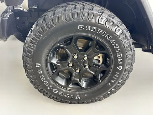 Used 2023 Jeep Gladiator Sport image 37