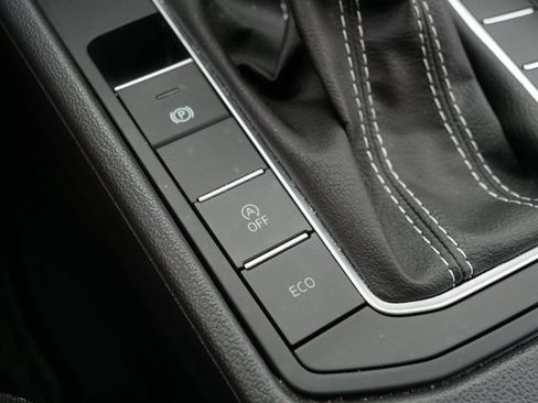Certified 2025 Volkswagen Jetta Sport FWD image 32