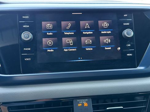 Used 2023 Volkswagen Taos SE w/ Panoramic Sunroof Package FWD image 29