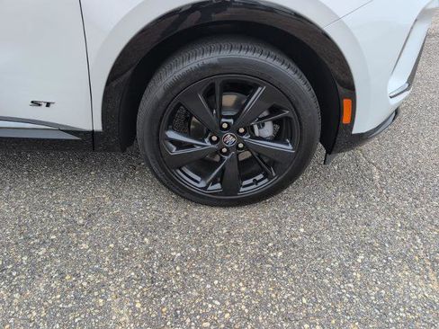 New 2025 Buick Envision Sport Touring image 8