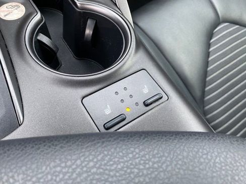 Used 2023 Toyota Camry SE image 11