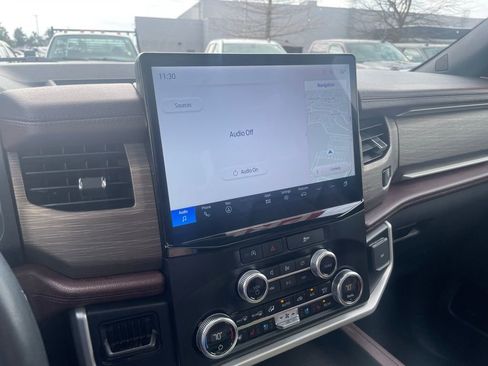 Used 2024 Ford Expedition Limited image 16