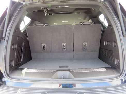 Used 2022 Chevrolet Tahoe High Country AWD/4WD image 13