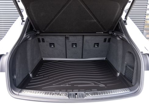 Certified 2025 Porsche Macan AWD/4WD image 28