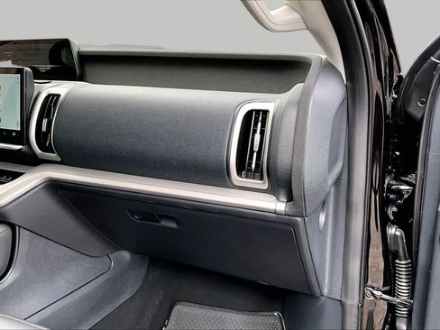 Used 2025 Ford Expedition Active RWD image 19