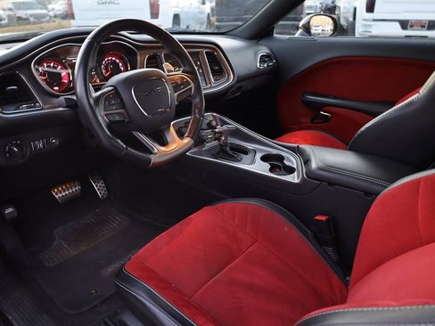 Used 2015 Dodge Challenger SRT Hellcat image 12