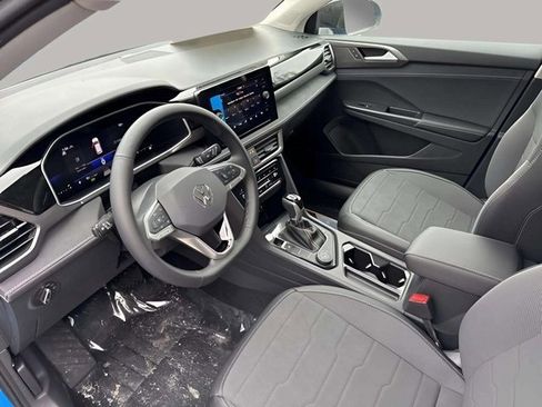 New 2025 Volkswagen Taos SE image 5