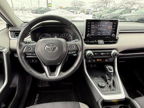 Used 2020 Toyota RAV4 XLE image 17