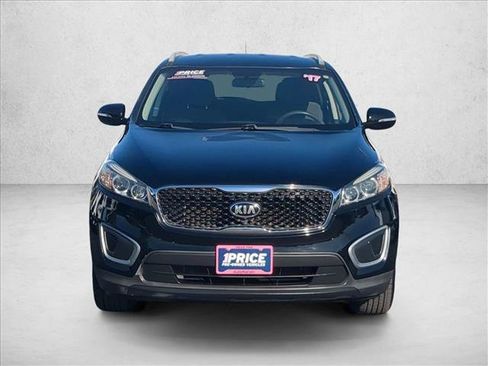 Used 2017 Kia Sorento FWD image 2