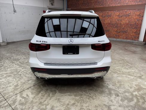 New 2025 Mercedes-Benz GLB 250 4MATIC image 4
