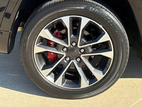Used 2023 Jeep Grand Cherokee Overland w/ Adv Protech Group III AWD/4WD image 9