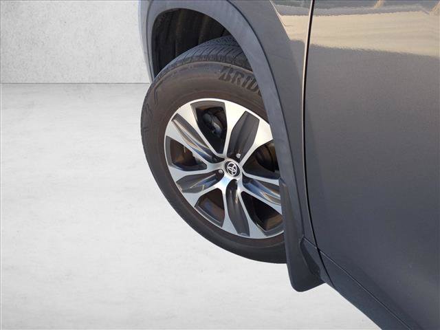 Used 2023 Toyota Highlander XLE FWD image 10